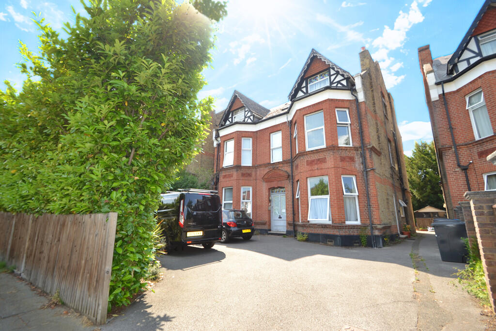 4 bed Studio for rent in Surbiton. From Greenfield Estate Agents - Surbiton 4 bed Studio for rent in Surbiton. From Greenfield Estate Agents - Surbiton