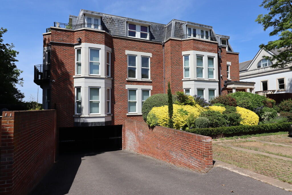 2 bed Apartment for rent in Esher. From Greenfield Estate Agents - Surbiton