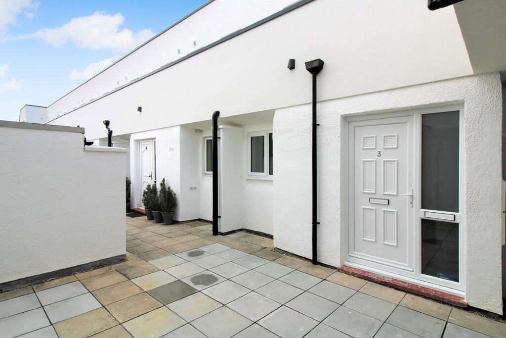 2 bed 1st Floor Flat for rent in Surbiton. From Greenfield Estate Agents - Surbiton