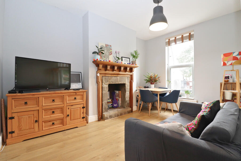 1 bed 1st Floor Flat for rent in Surbiton. From Greenfield Estate Agents - Surbiton
