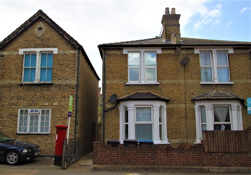 4 bed Semi Detached for rent in Kingston upon Thames. From Greenfield Estate Agents - Surbiton
