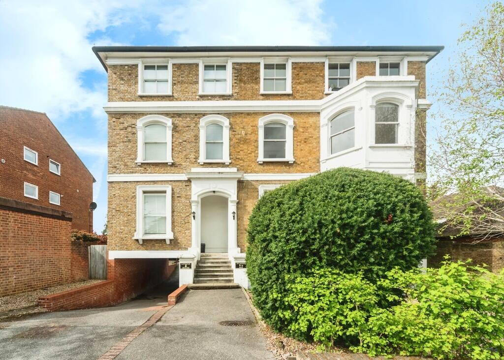 4 bed 1st Floor Flat for rent in Surbiton. From Greenfield Estate Agents - Surbiton