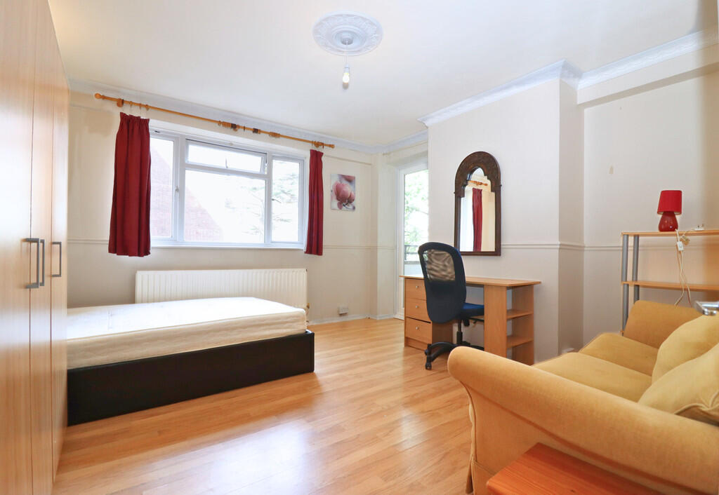 3 bed Apartment for rent in Kingston upon Thames. From Greenfield Estate Agents - Surbiton 3 bed Apartment for rent in Kingston upon Thames. From Greenfield Estate Agents - Surbiton