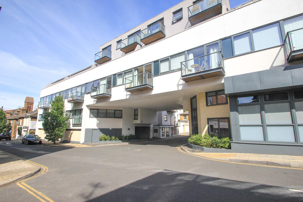 2 bed Apartment for rent in Surbiton. From Greenfield Estate Agents - Surbiton