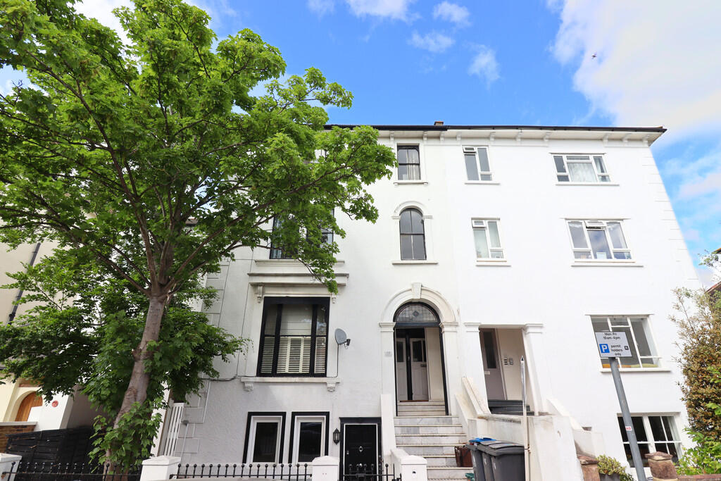 2 bed Apartment for rent in Surbiton. From Greenfield Estate Agents - Surbiton