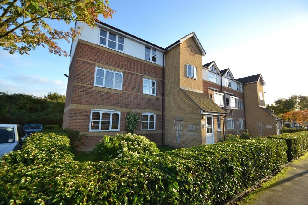 1 bed Apartment for rent in Worcester Park. From Greenfield Estate Agents - Surbiton