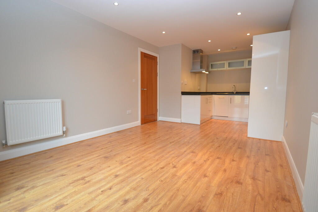 1 bed Apartment for rent in Surbiton. From Greenfield Estate Agents - Surbiton
