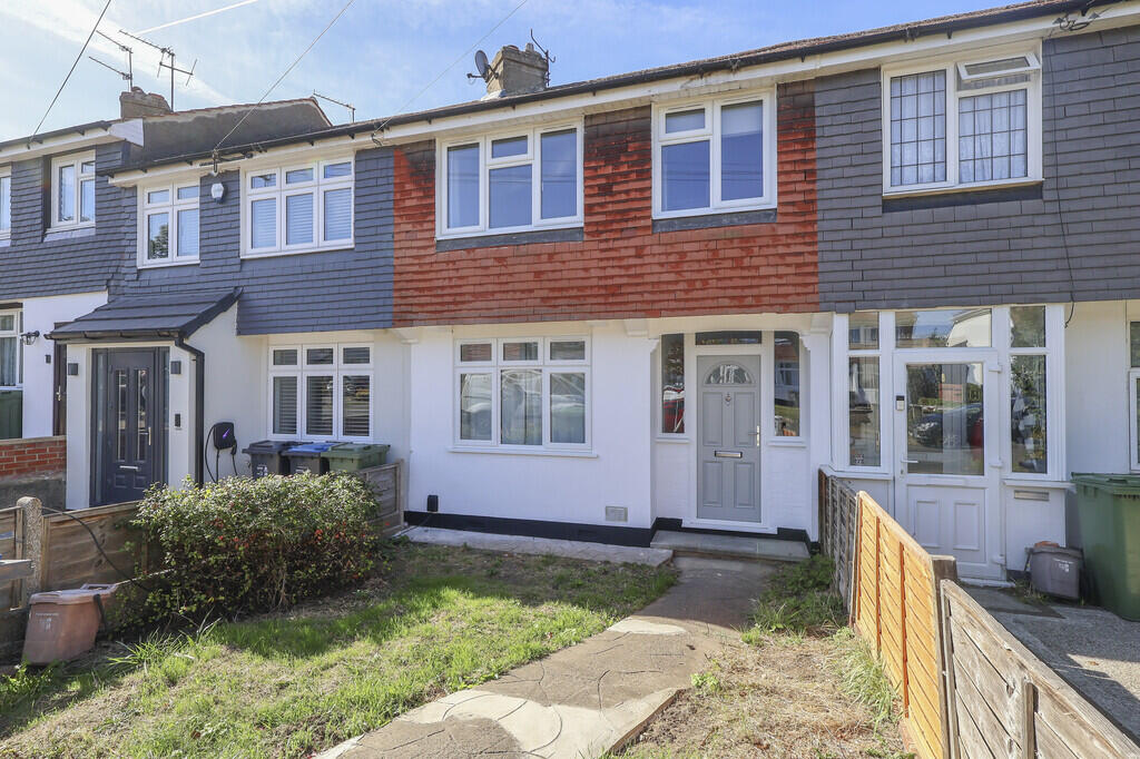 3 bed Mid Terraced House for rent in Worcester Park. From Greenfield Estate Agents - Surbiton 3 bed Mid Terraced House for rent in Worcester Park. From Greenfield Estate Agents - Surbiton