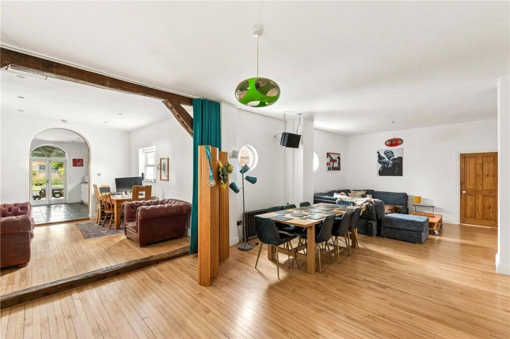 3 bed Detached for rent in London. From Winkworth - Islington