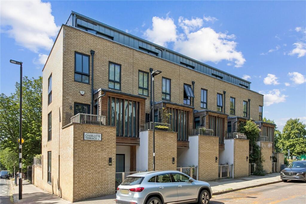 4 bed Mid Terraced House for rent in . From Winkworth - Islington