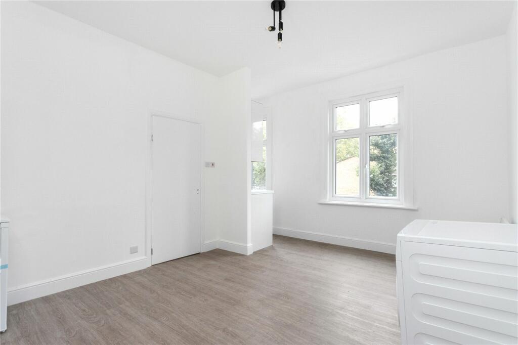 3 bed Studio for rent in London. From Winkworth - Islington 3 bed Studio for rent in London. From Winkworth - Islington