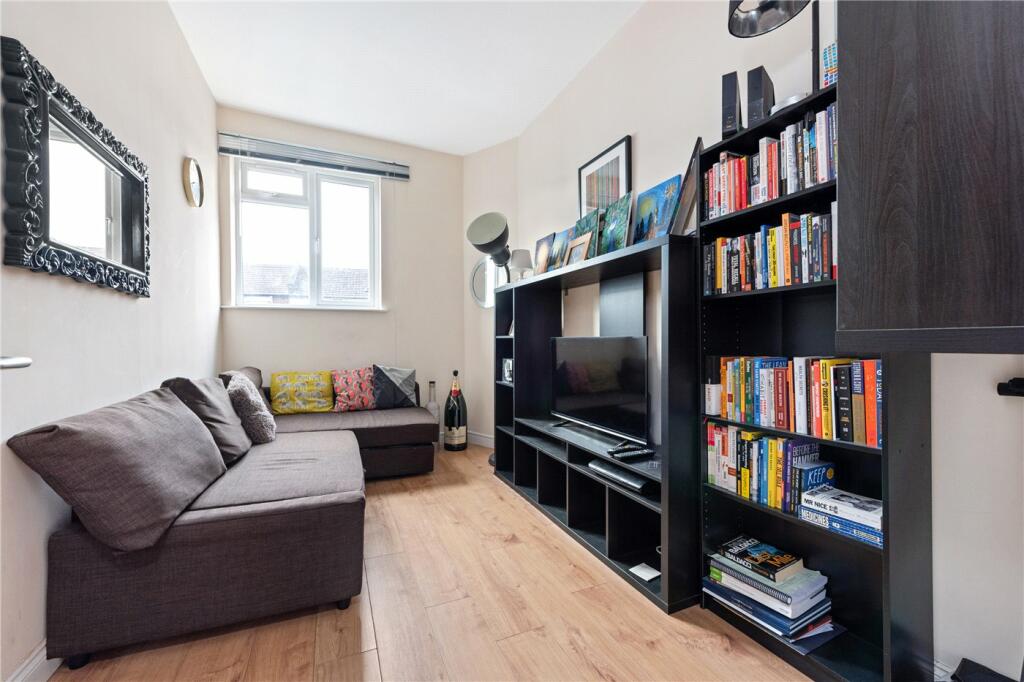 2 bed Apartment for rent in London. From Winkworth - Highbury