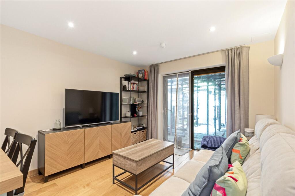 2 bed Apartment for rent in London. From Winkworth - Highbury