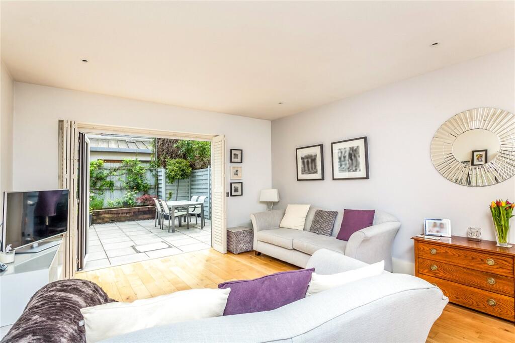 4 bed Mid Terraced House for rent in London. From Winkworth - Highbury