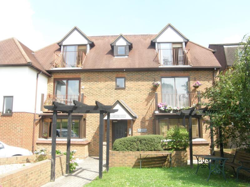 2 bed Apartment for rent in Stoneleigh. From Winkworth - Cheam