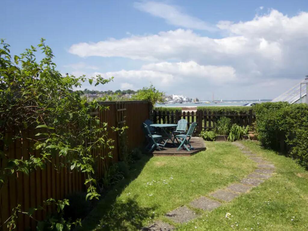 2 bed Detached for rent in East Cowes. From Hose Rhodes Dickson - Cowes 2 bed Detached for rent in East Cowes. From Hose Rhodes Dickson - Cowes