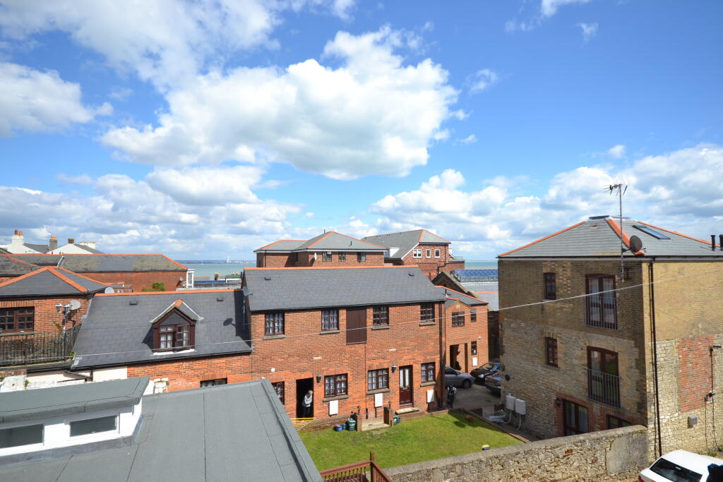 2 bed 1st Floor Flat for rent in Ryde. From Hose Rhodes Dickson - Ryde