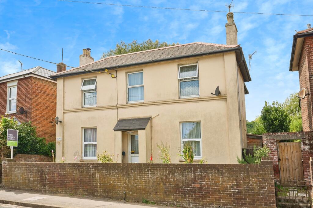 2 bed 1st Floor Flat for rent in Brading. From Hose Rhodes Dickson - Ryde