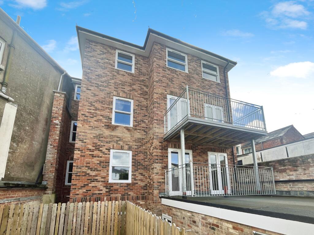 2 bed 1st Floor Flat for rent in Alverstone. From Hose Rhodes Dickson - Shanklin