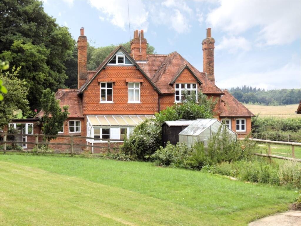 3 bed Semi Detached for rent in Upper Basildon. From Davis Tate - Pangbourne