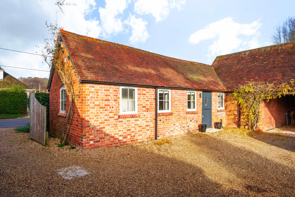 0 bed Detached for rent in Whitchurch Hill. From Davis Tate - Pangbourne