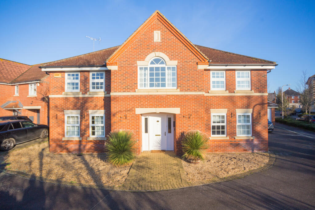 5 bed Detached for rent in Shinfield. From Davis Tate - Reading