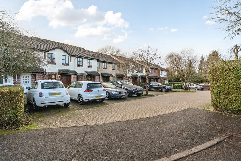 2 bed Mid Terraced House for rent in Burghfield Common. From Davis Tate - Reading 2 bed Mid Terraced House for rent in Burghfield Common. From Davis Tate - Reading