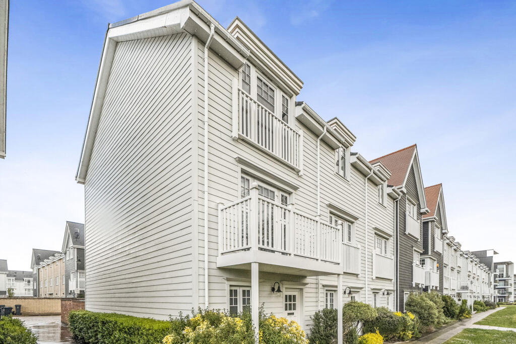 4 bed Detached for rent in Shinfield. From Davis Tate - Reading