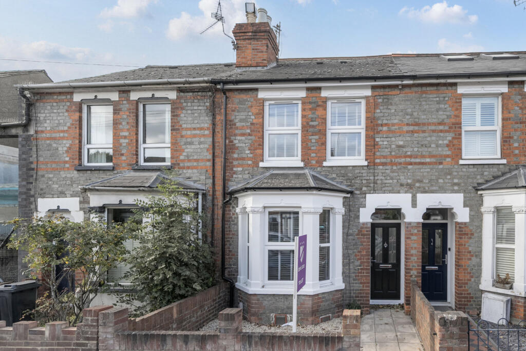 3 bed Mid Terraced House for rent in Reading. From Davis Tate - Reading