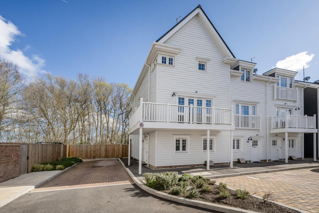 4 bed Detached for rent in Shinfield. From Davis Tate - Reading