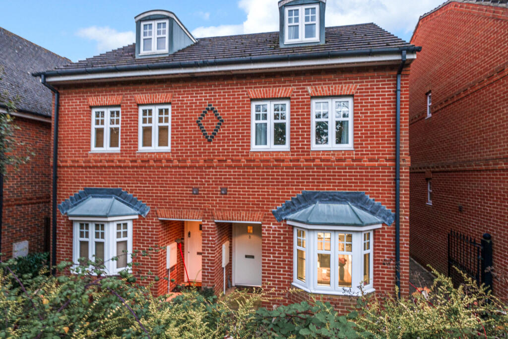 4 bed Semi Detached for rent in Shinfield. From Davis Tate - Reading 4 bed Semi Detached for rent in Shinfield. From Davis Tate - Reading