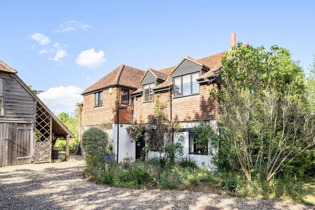 5 bed Detached for rent in Spencers Wood. From Davis Tate - Reading