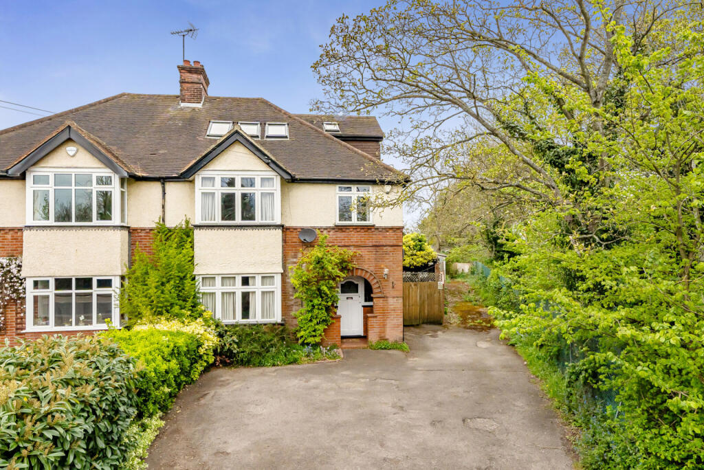 4 bed Semi Detached for rent in Woodley. From Davis Tate - Reading 4 bed Semi Detached for rent in Woodley. From Davis Tate - Reading