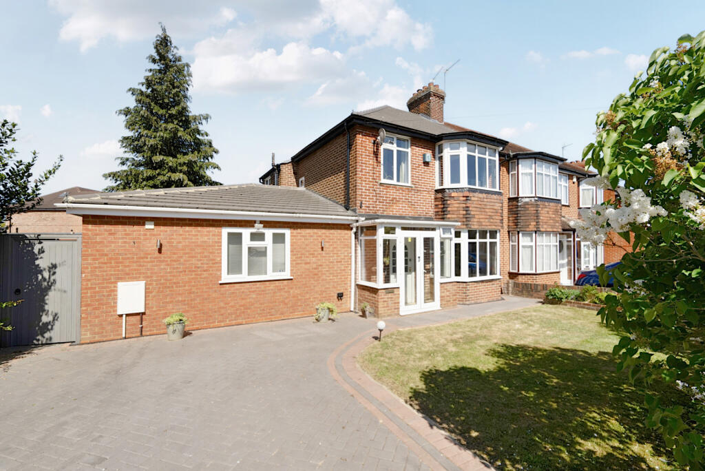 3 bed Semi Detached for rent in Woodley. From Davis Tate - Reading