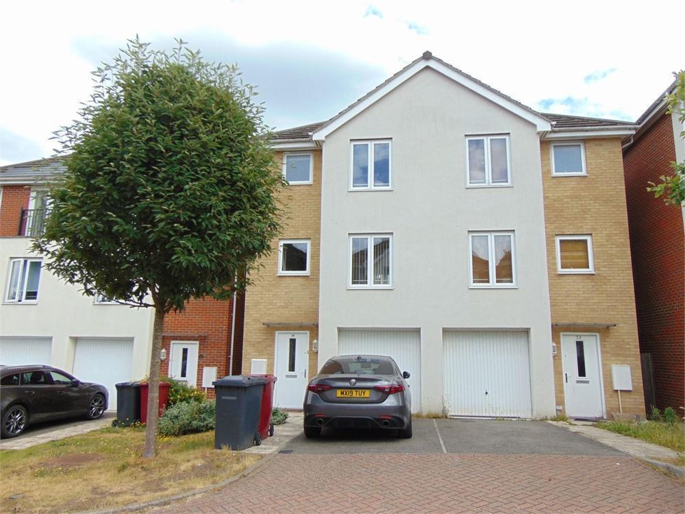 4 bed Detached for rent in Woodley. From Davis Tate - Reading