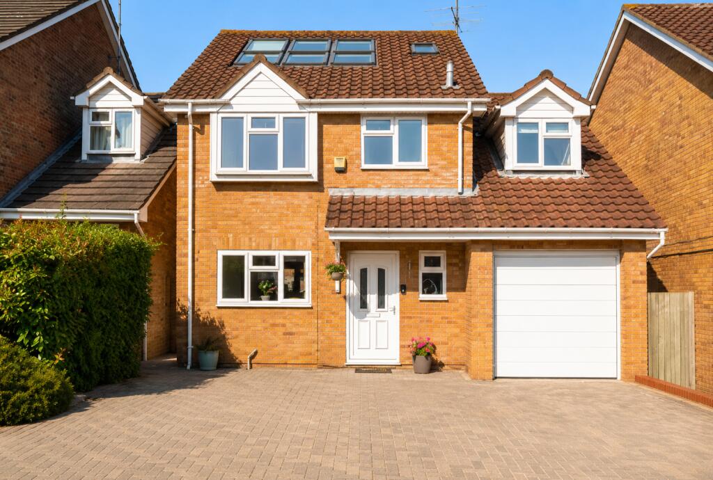5 bed Detached for rent in Shinfield. From Davis Tate - Reading 5 bed Detached for rent in Shinfield. From Davis Tate - Reading
