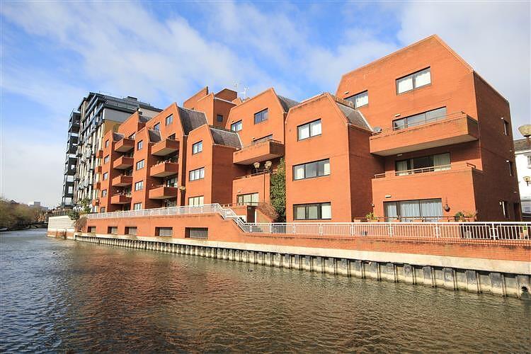 4 bed Apartment for rent in Reading. From Davis Tate - Reading