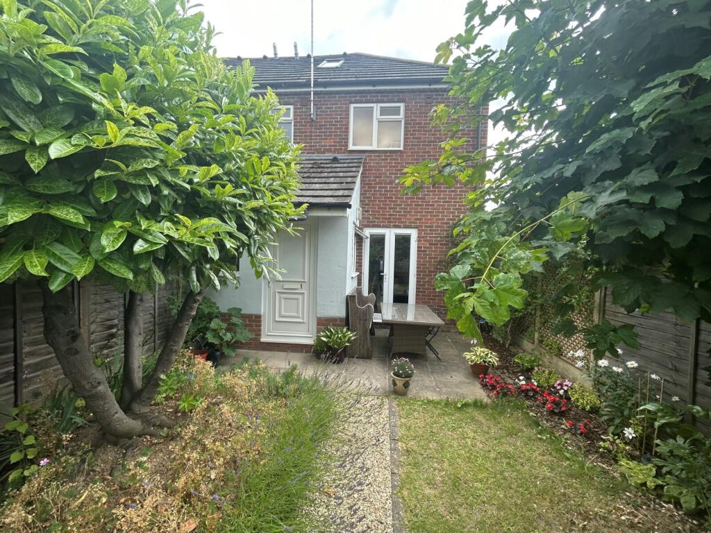 1 bed Annexe for rent in Chalkhouse Green. From Davis Tate - Reading
