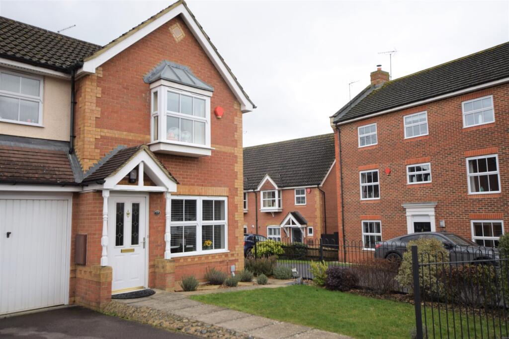 3 bed Semi Detached for rent in Arborfield Garrison. From Davis Tate - Reading 3 bed Semi Detached for rent in Arborfield Garrison. From Davis Tate - Reading