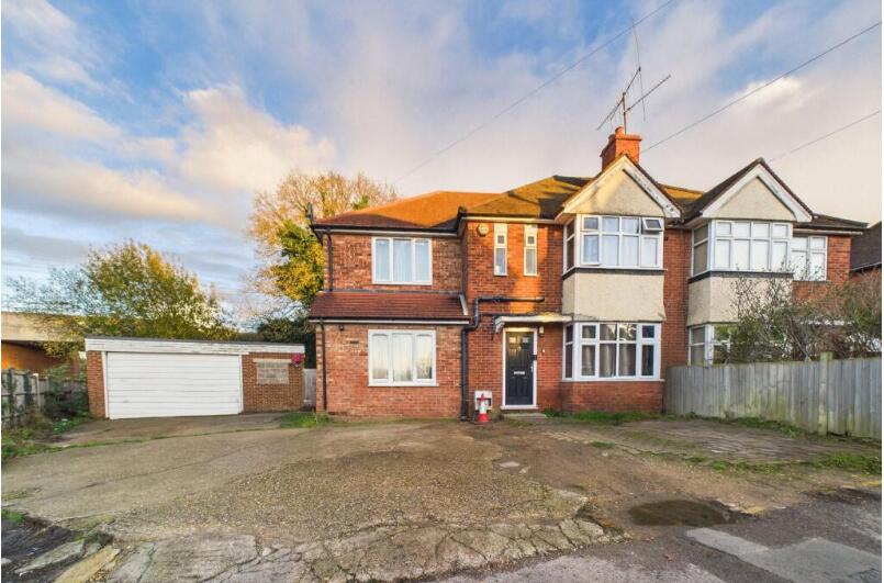 1 bed House Share for rent in Burghfield. From Davis Tate - Reading