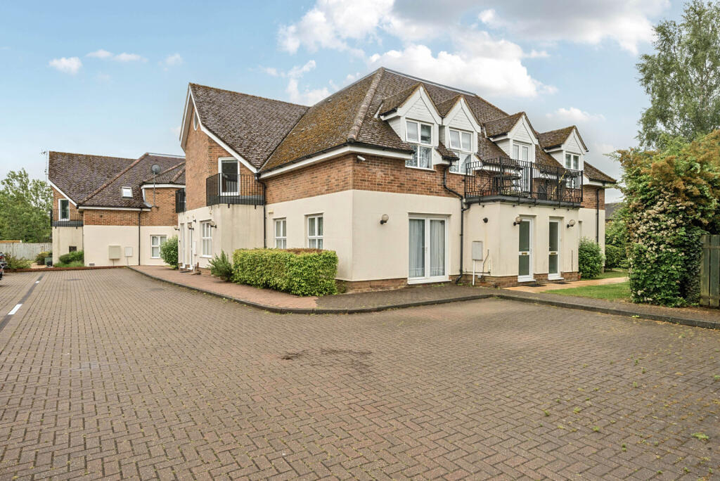 2 bed Apartment for rent in Woodley. From Davis Tate - Reading