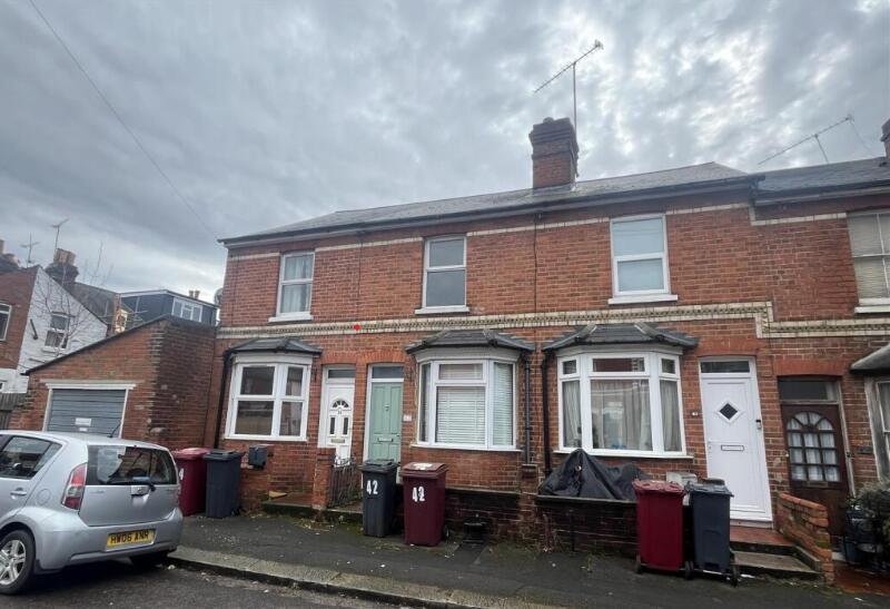 2 bed Mid Terraced House for rent in Woodley. From Davis Tate - Reading
