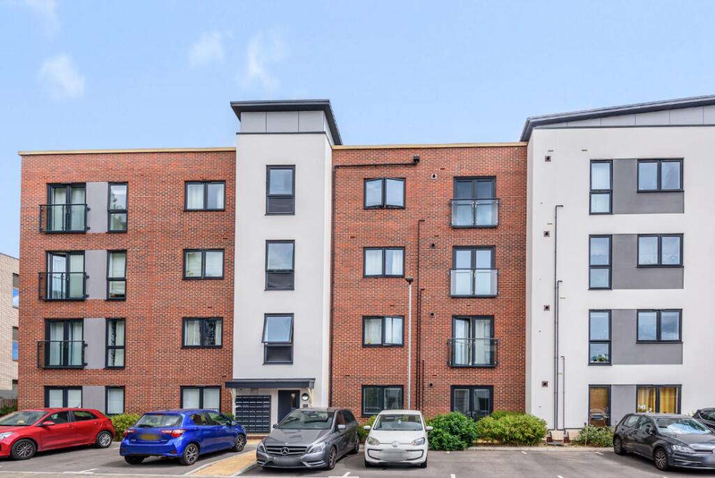 2 bed Apartment for rent in Burghfield. From Davis Tate - Reading 2 bed Apartment for rent in Burghfield. From Davis Tate - Reading