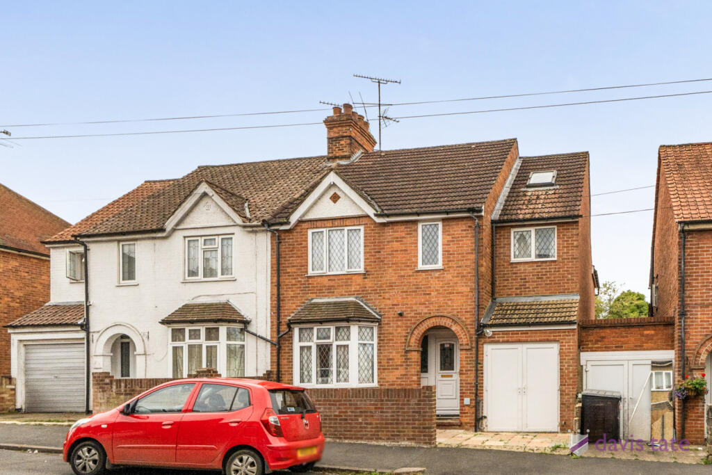 6 bed House Share for rent in Shinfield. From Davis Tate - Reading