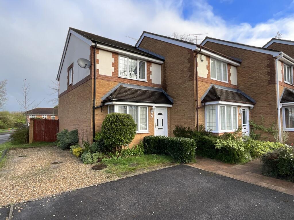 2 bed End of Terrace for rent in Woodley. From Davis Tate - Twyford