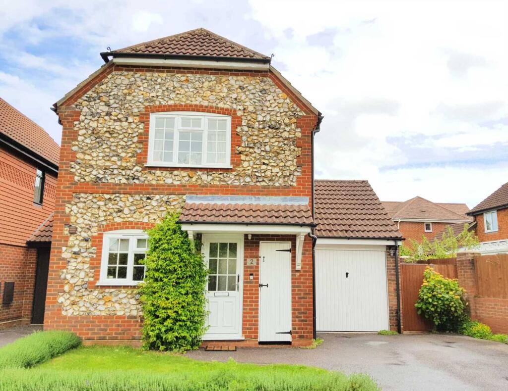3 bed Link detached for rent in Ruscombe. From Davis Tate - Twyford