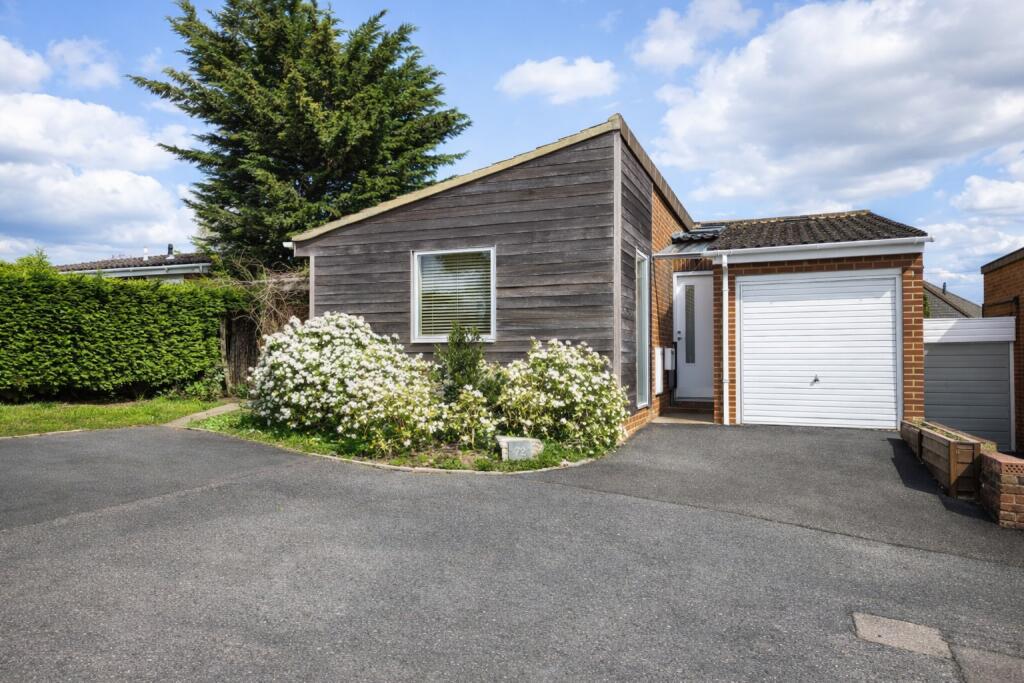 3 bed Bungalow for rent in Whistley Green. From Davis Tate - Twyford 3 bed Bungalow for rent in Whistley Green. From Davis Tate - Twyford