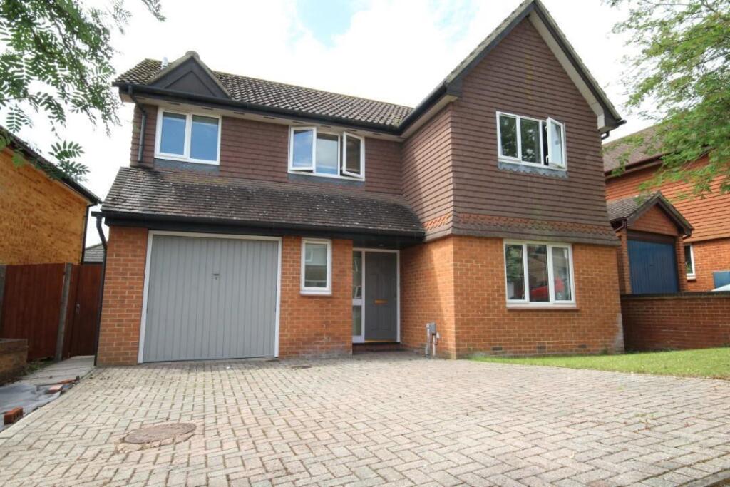 4 bed Detached for rent in Whistley Green. From Davis Tate - Twyford