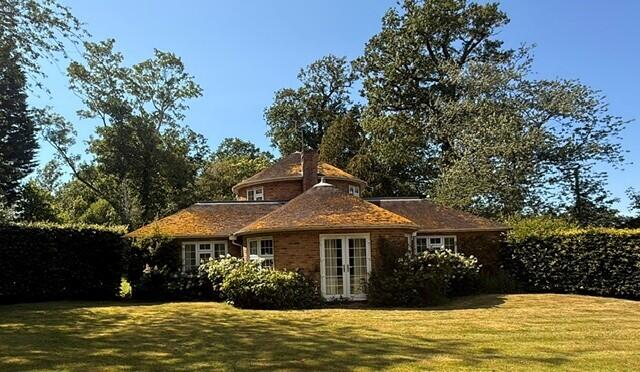 3 bed Detached for rent in Hurst. From Davis Tate - Twyford 3 bed Detached for rent in Hurst. From Davis Tate - Twyford
