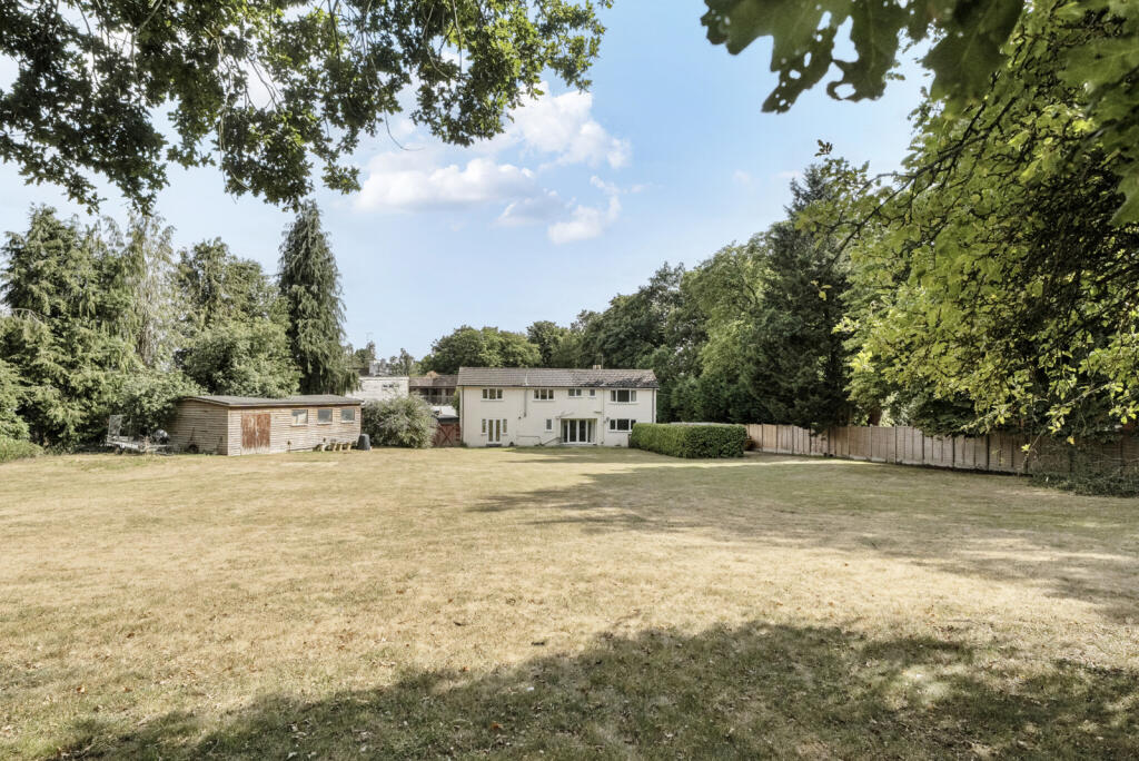 3 bed Detached for rent in Knowl Hill. From Davis Tate - Twyford 3 bed Detached for rent in Knowl Hill. From Davis Tate - Twyford